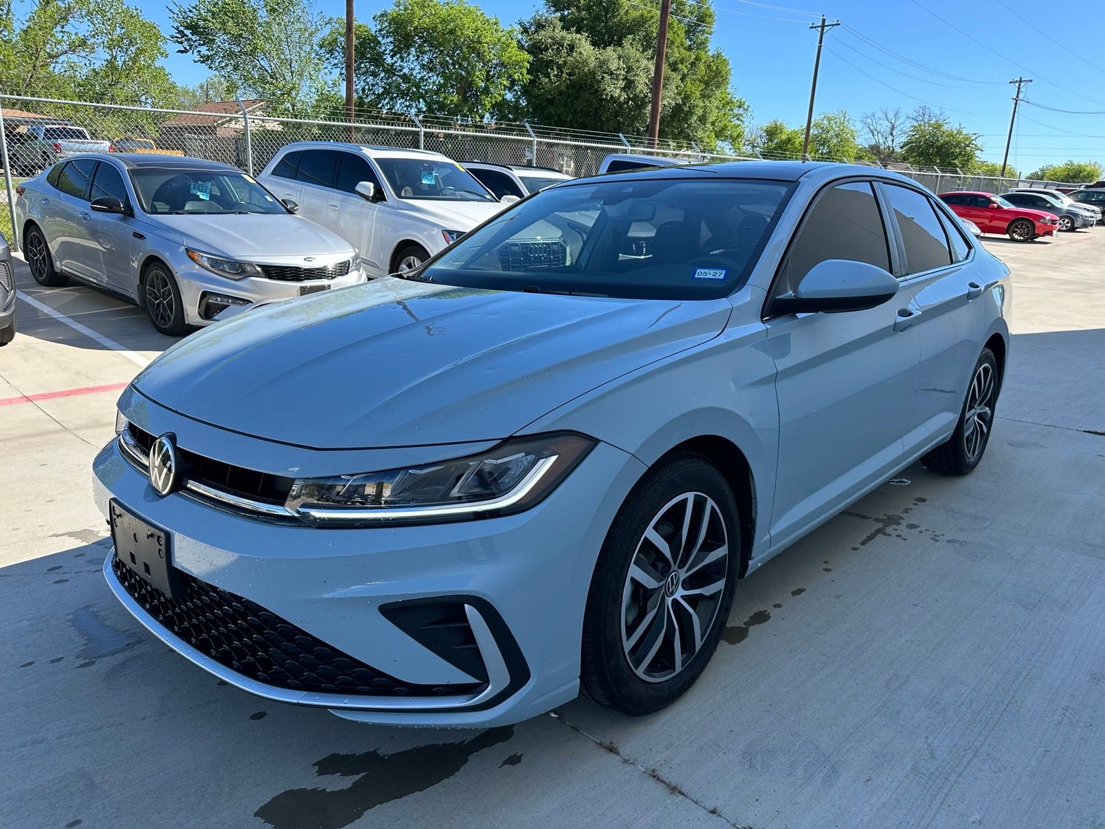 Used 2025 Volkswagen Jetta SE image 3