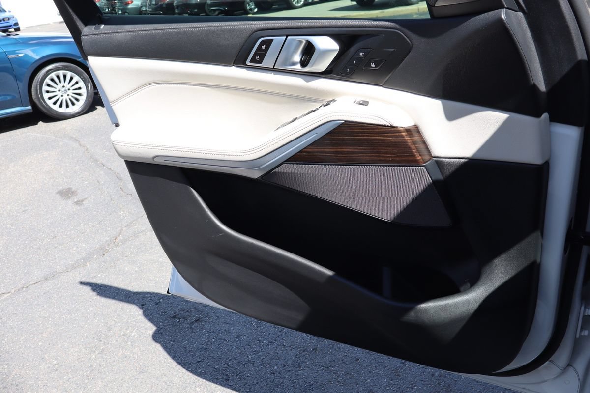 Used 2020 BMW X5 M50i w/ Premium Package AWD/4WD image 38