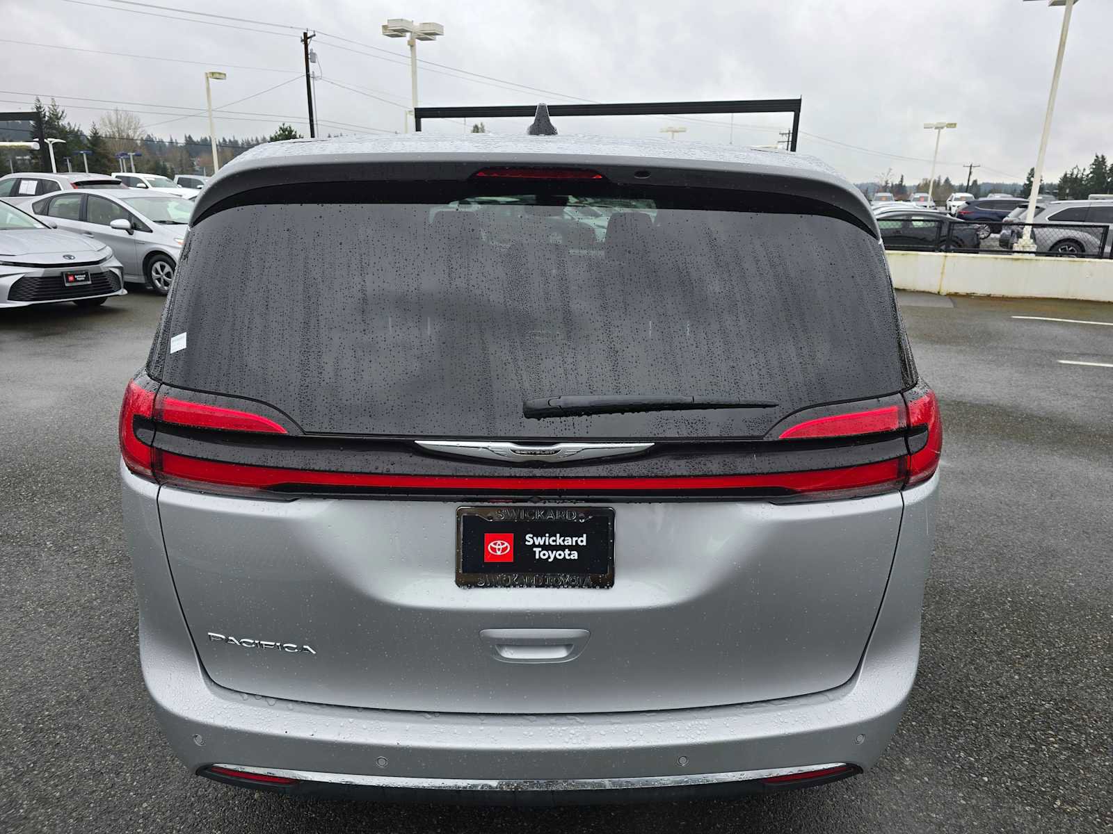 Used 2024 Chrysler Pacifica Touring-L image 13