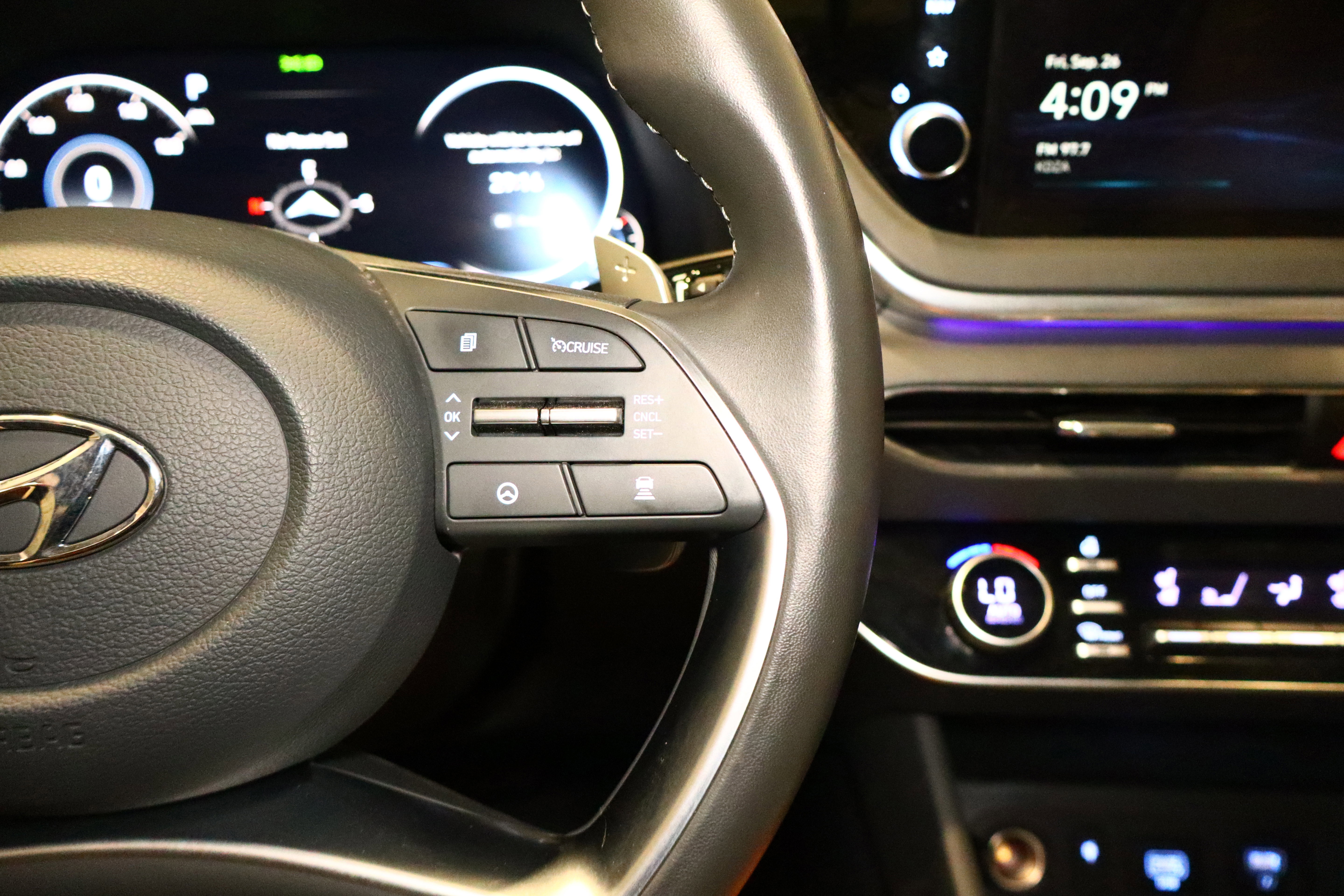 Used 2023 Hyundai Sonata Limited w/ Preferred Accessory Package image 12