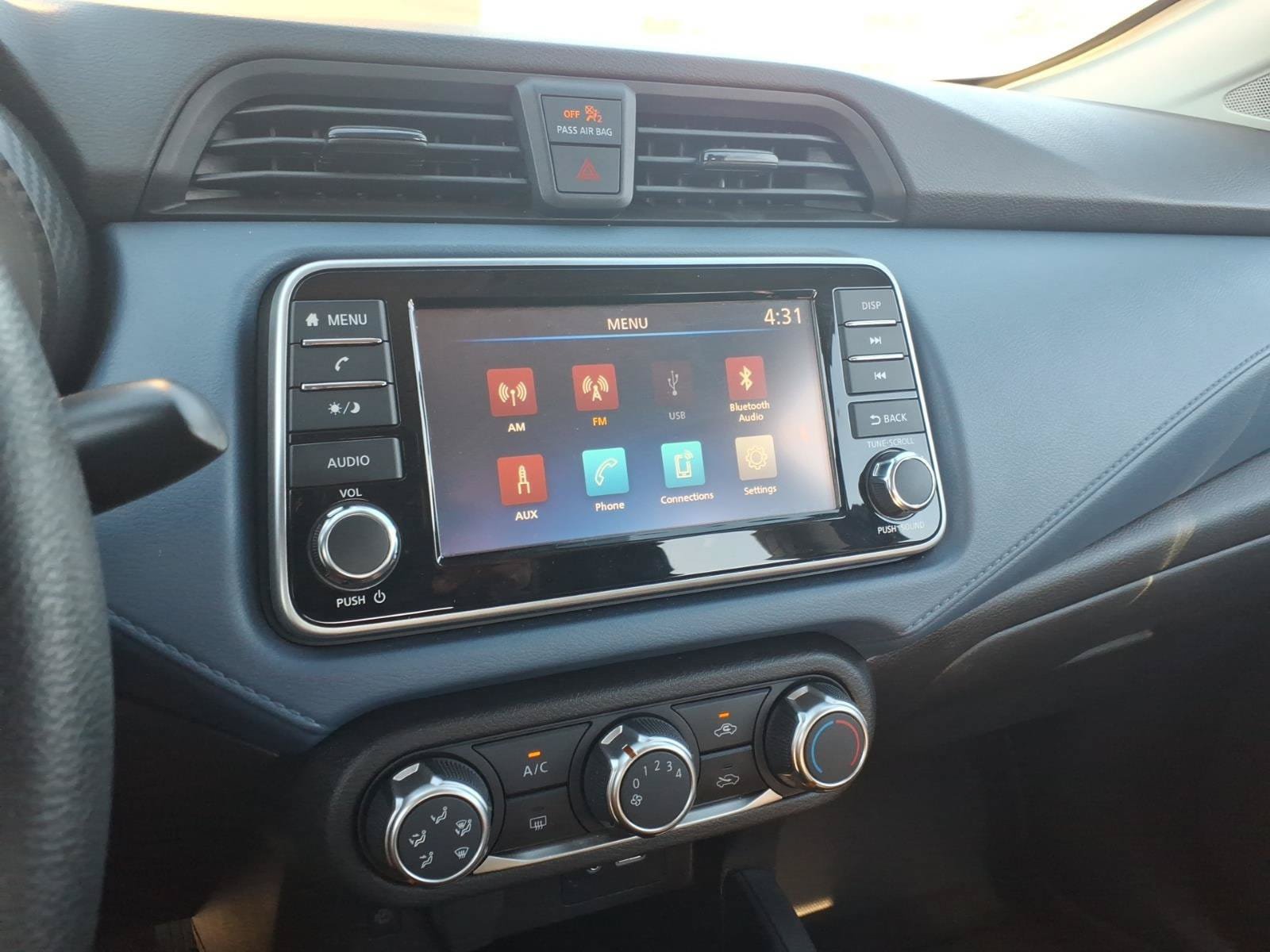 Used 2025 Nissan Versa SV FWD image 17