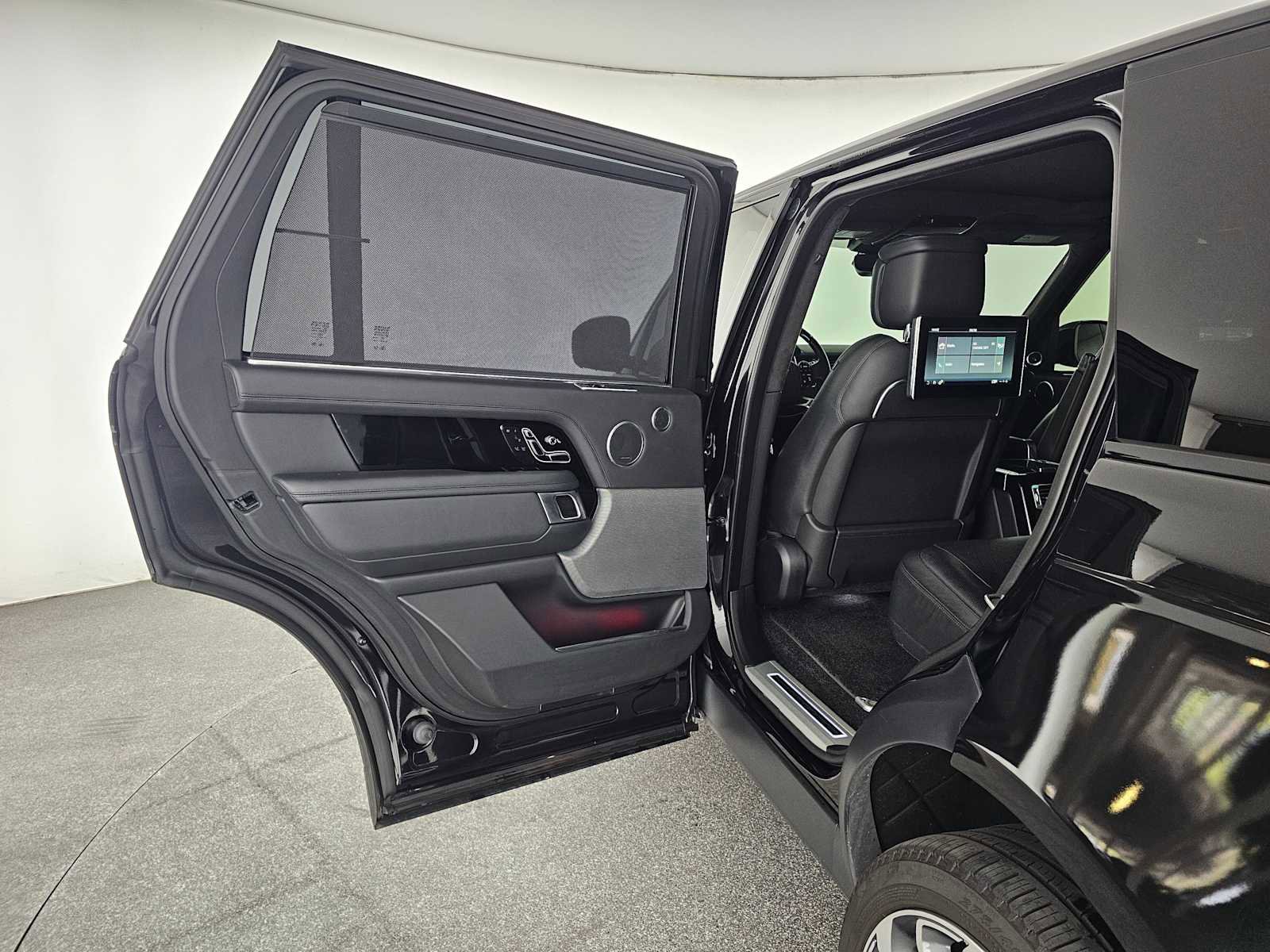 Used 2021 Land Rover Range Rover Long Wheelbase Autobiography image 16