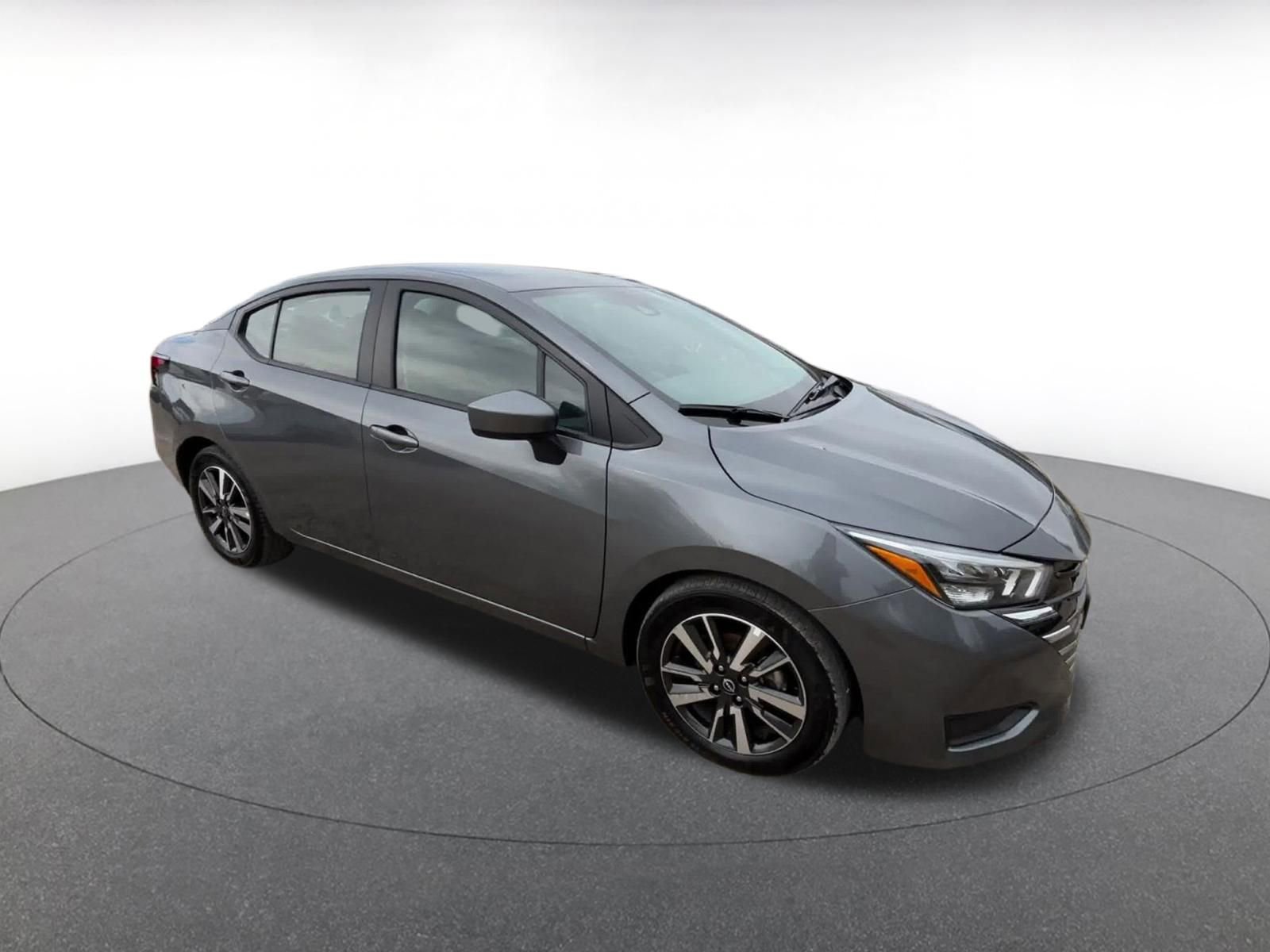 Used 2025 Nissan Versa SV FWD image 2