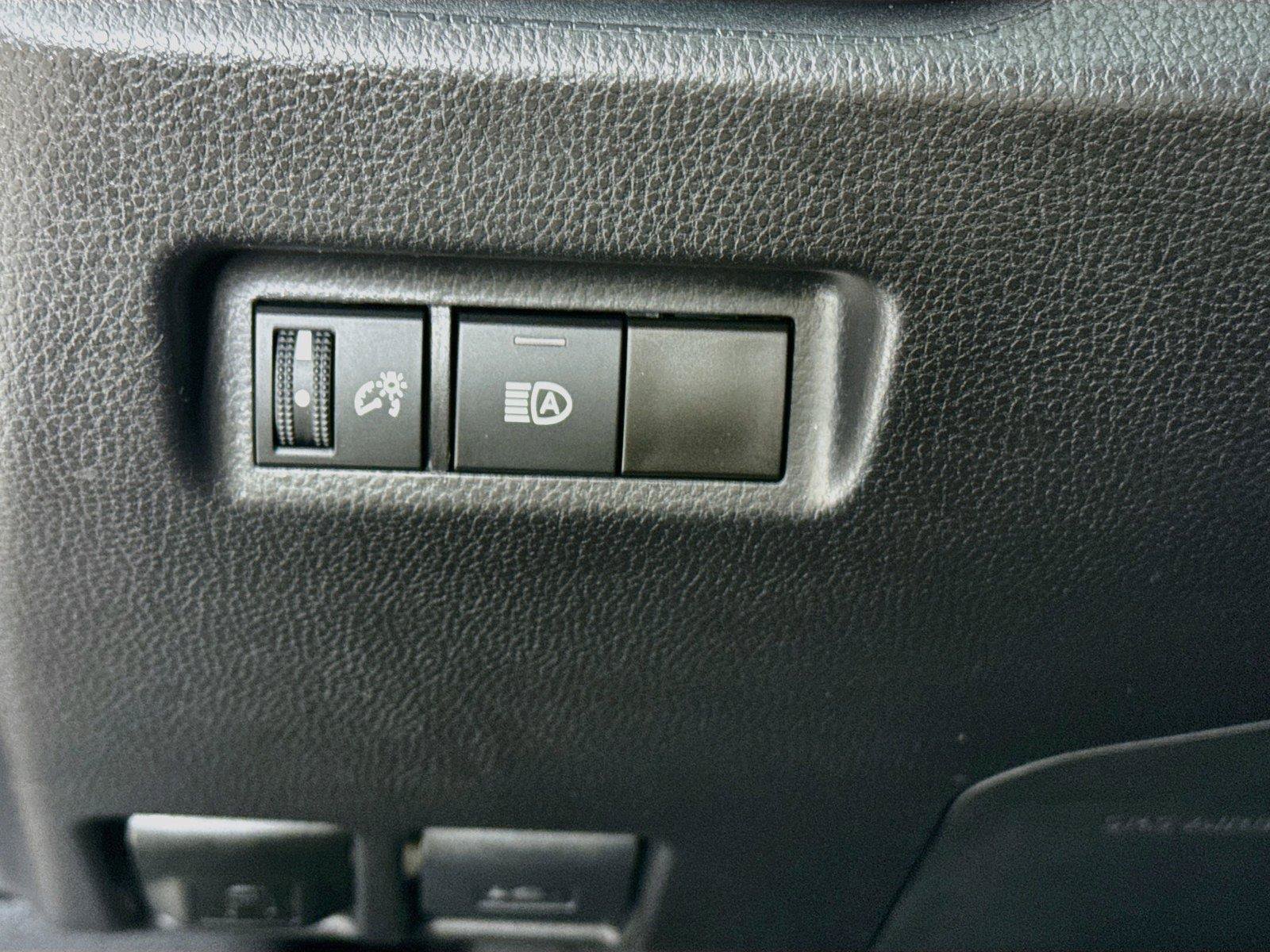 Used 2025 Toyota RAV4 XLE AWD/4WD image 14