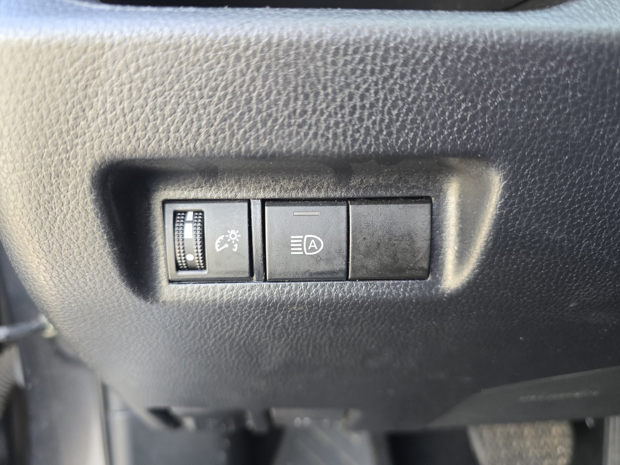 Used 2021 Toyota RAV4 XLE AWD/4WD image 18