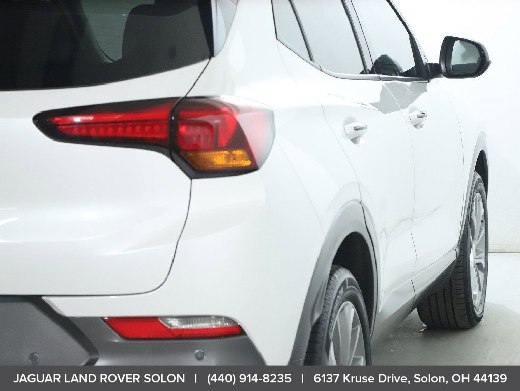 Used 2020 Buick Encore GX Essence w/ Experience Buick Package image 9