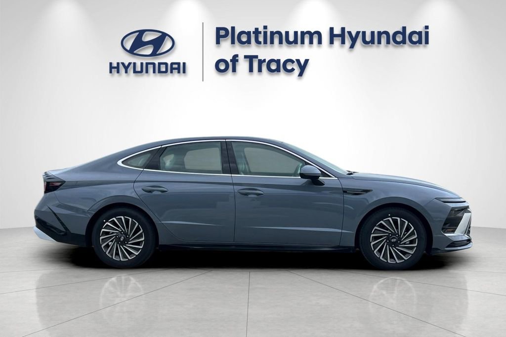 New 2026 Hyundai Sonata Limited FWD image 3
