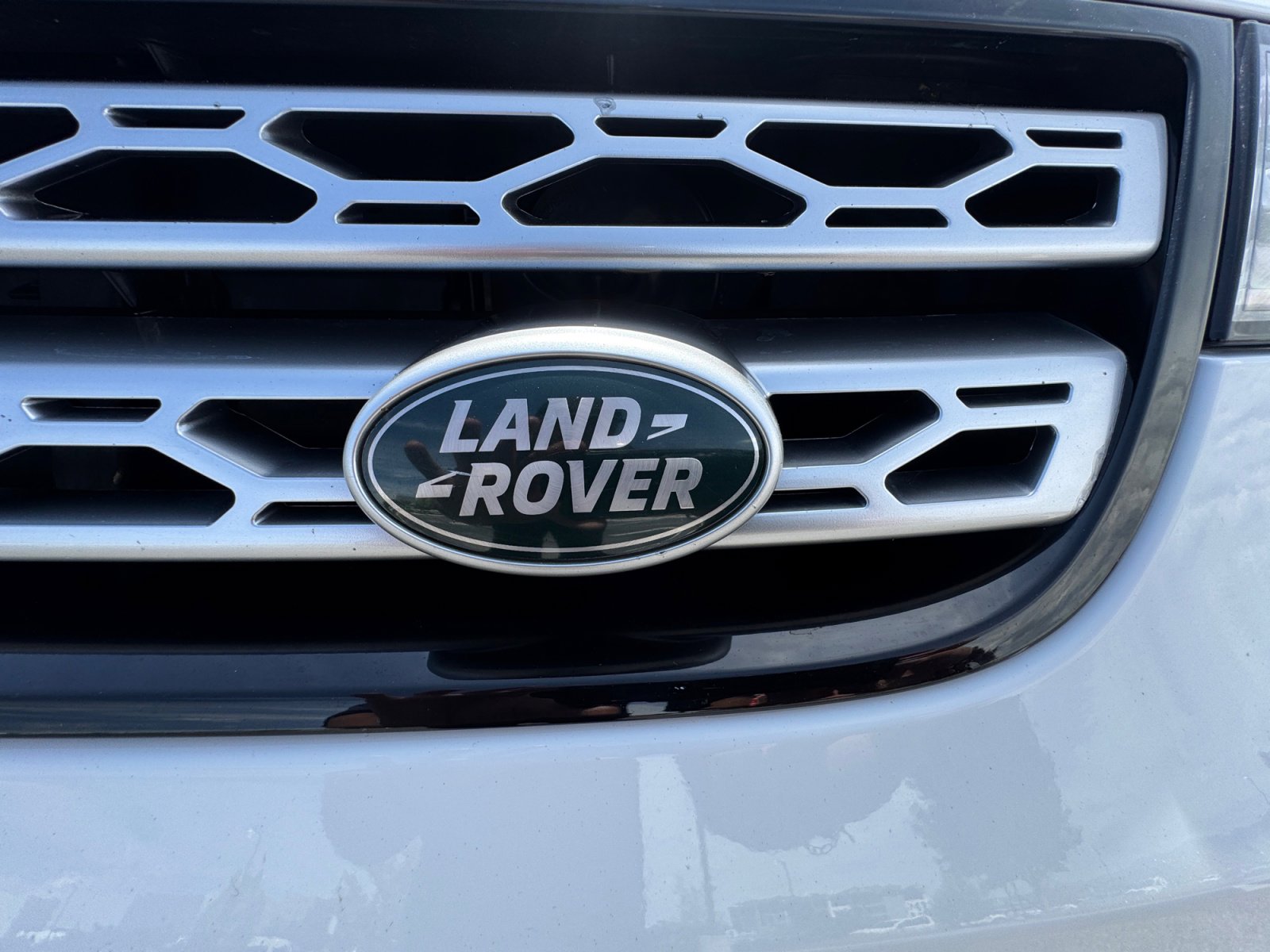 Used 2020 Land Rover Discovery HSE image 23