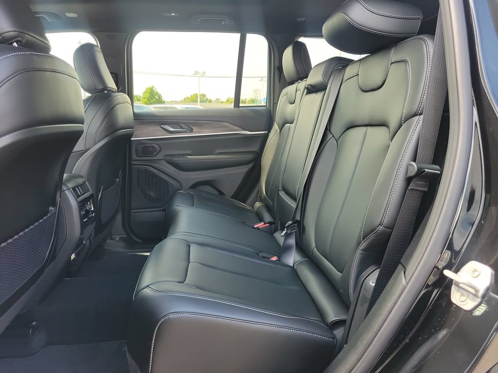 New 2027 Jeep Grand Cherokee Limited w/ Limited Altitude Package AWD/4WD image 8