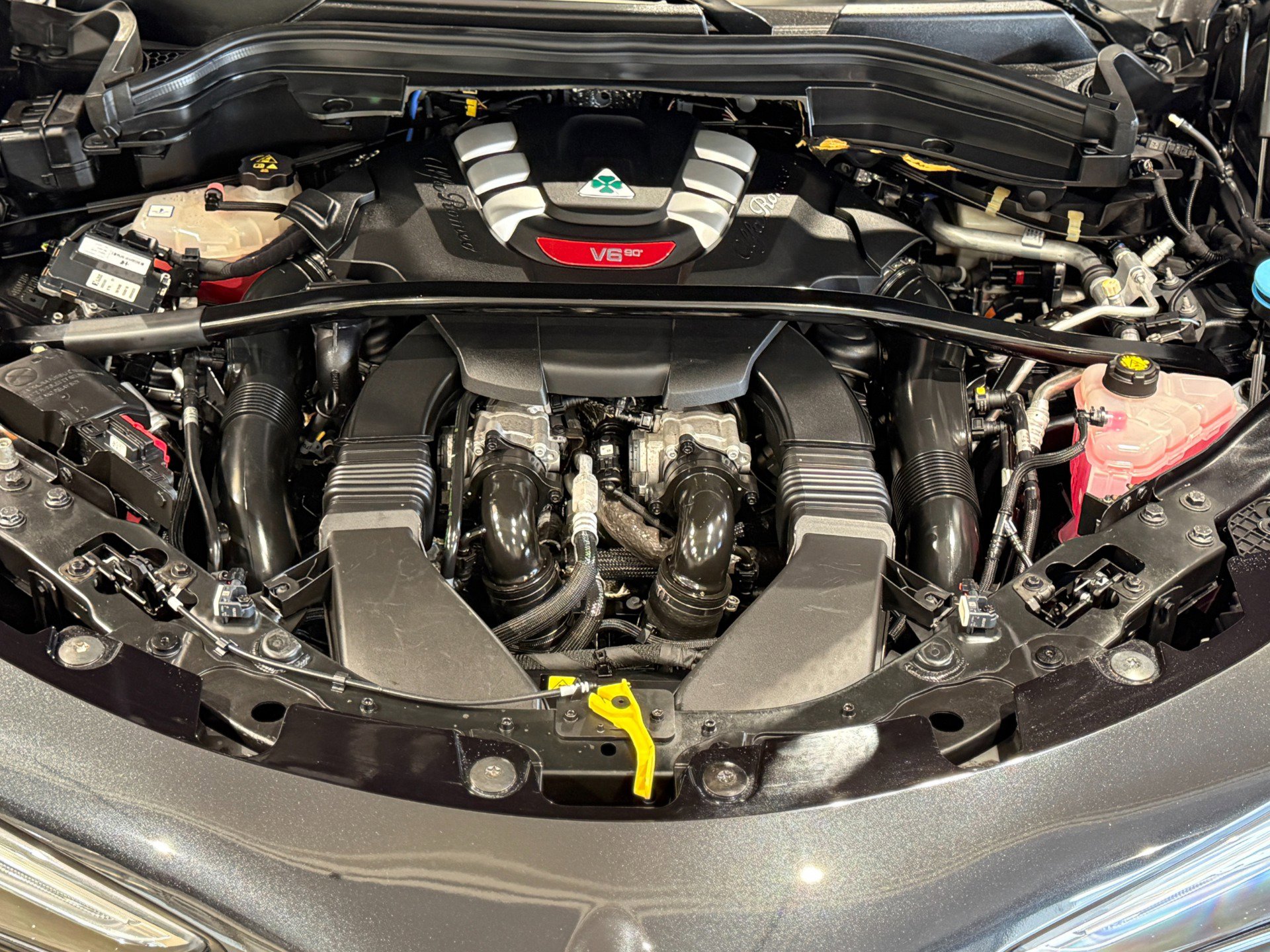 Used 2018 Alfa Romeo Stelvio Quadrifoglio w/ Driver Assist Dynamic Package AWD/4WD image 90