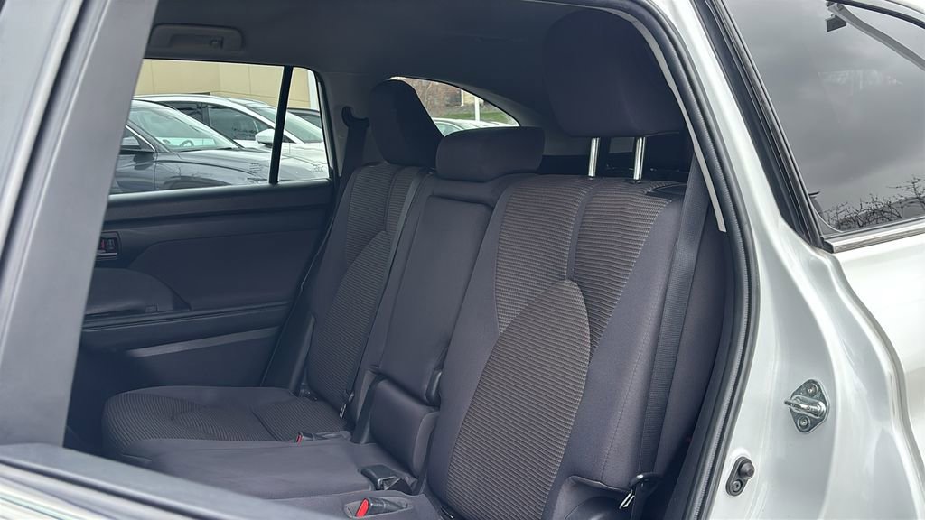 Used 2023 Toyota Highlander L image 27