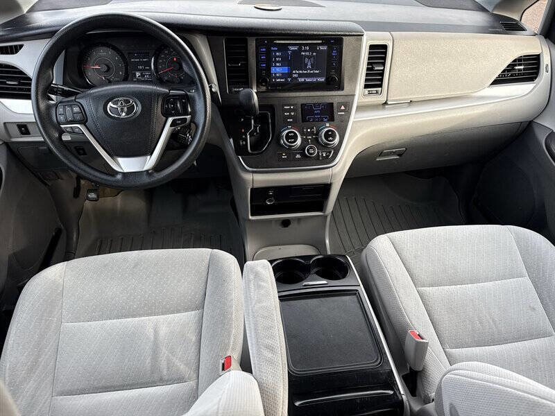 Used 2017 Toyota Sienna LE image 20