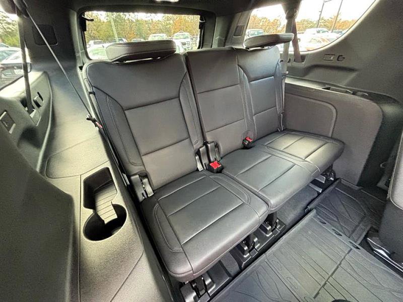 Used 2024 Chevrolet Suburban Z71 w/ Luxury Package image 48