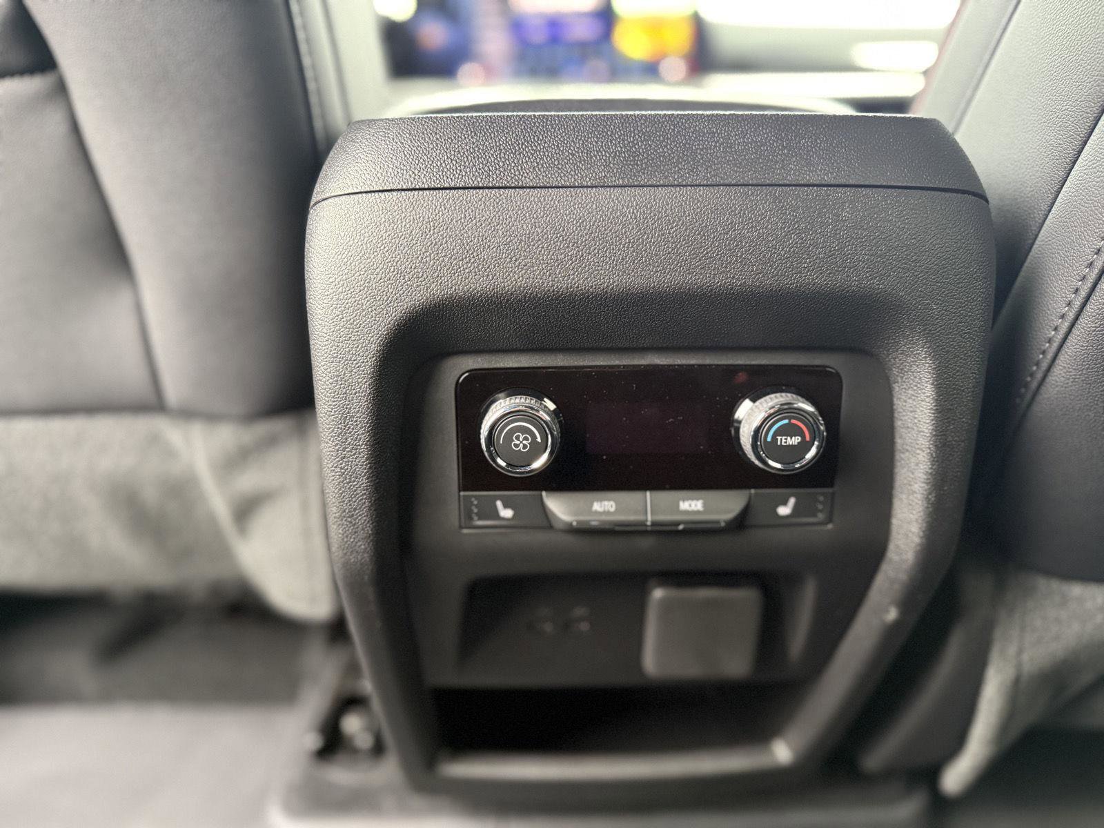 Used 2025 Chevrolet Traverse RS image 15