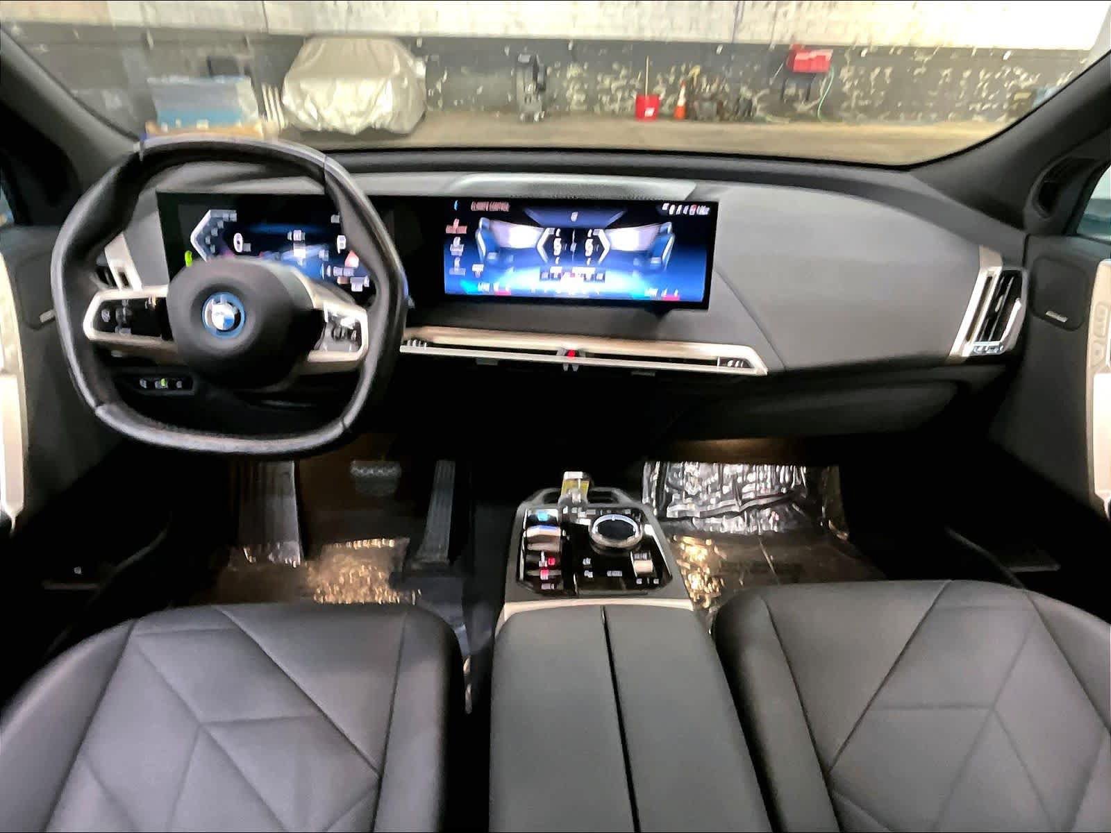 Used 2024 BMW iX xDrive50 w/ Sport Package AWD/4WD image 17