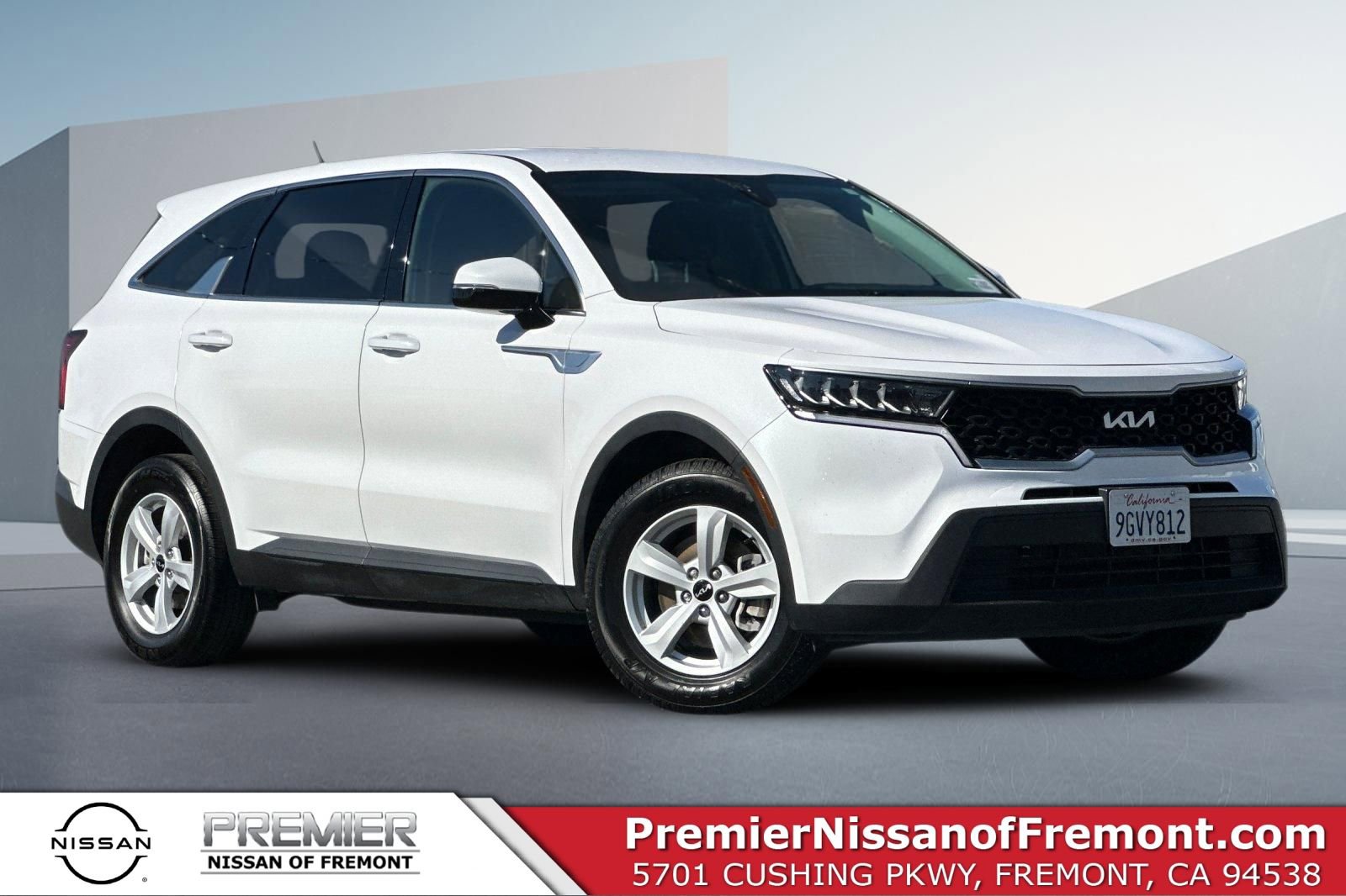 Used 2023 Kia Sorento LX image 1