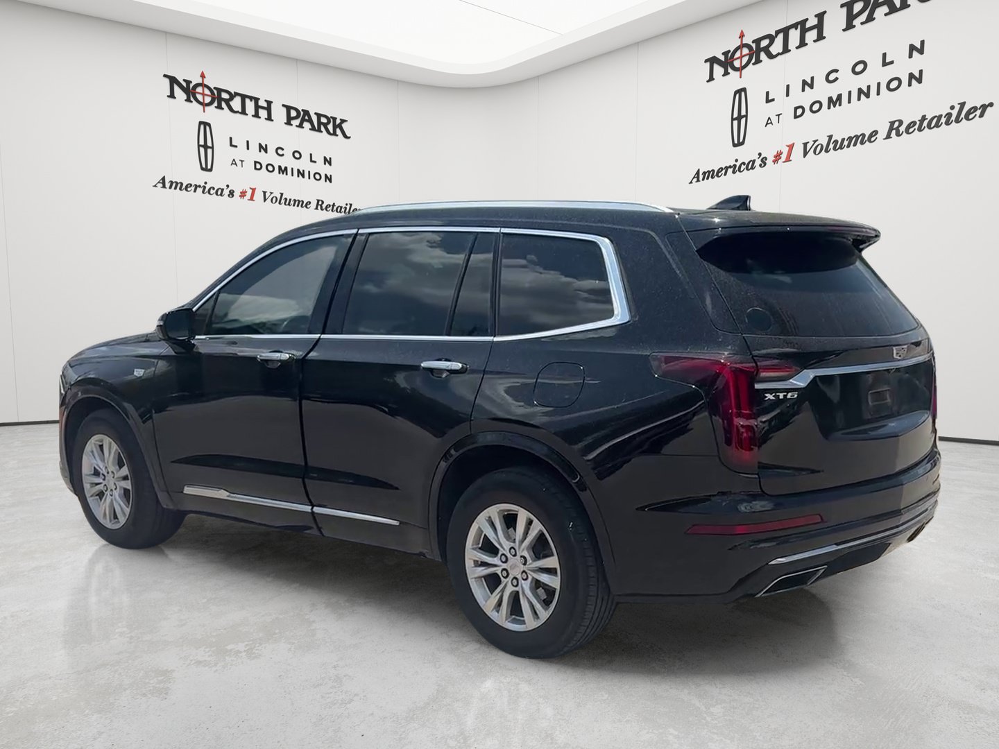 Used 2022 Cadillac XT6 Luxury FWD image 3