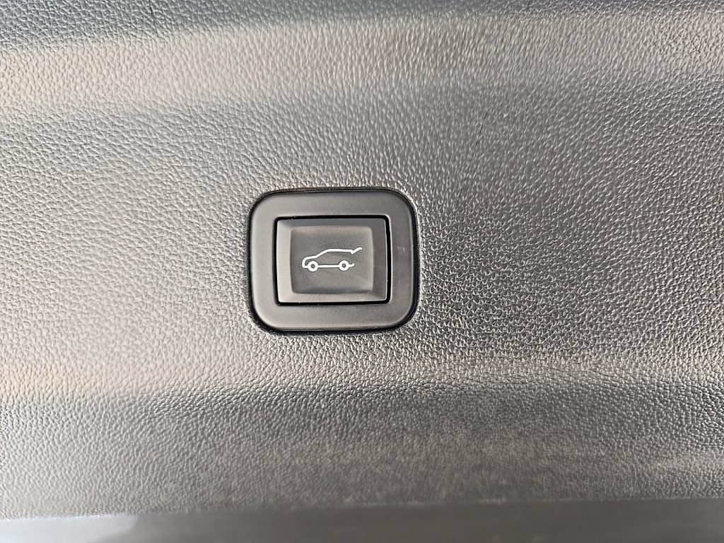 Used 2025 Chevrolet Suburban High Country AWD/4WD image 64