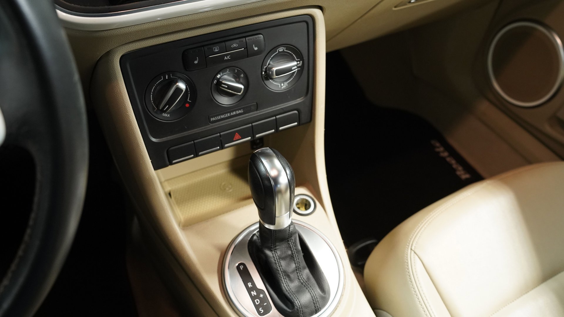 Used 2014 Volkswagen Beetle 1.8T image 34