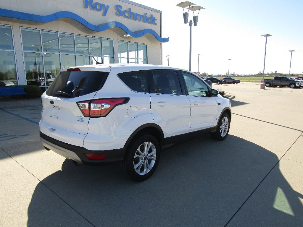 Used 2017 Ford Escape SE image 5