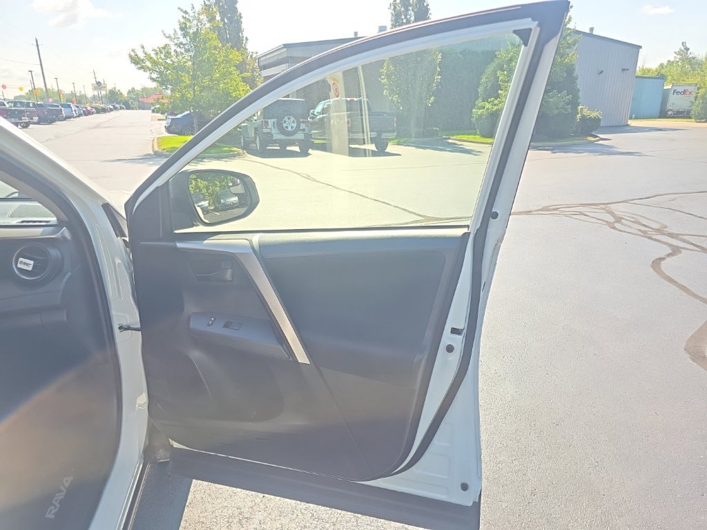 Used 2018 Toyota RAV4 LE w/ All Weather Liner Package FWD image 31