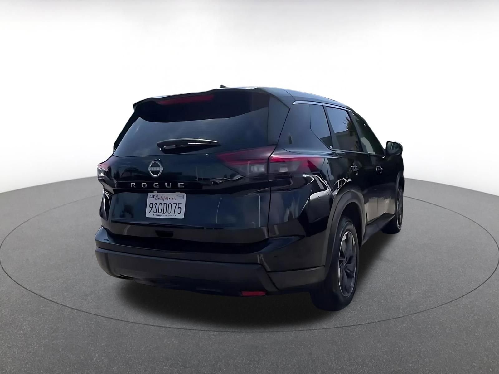 Used 2025 Nissan Rogue SV FWD image 14