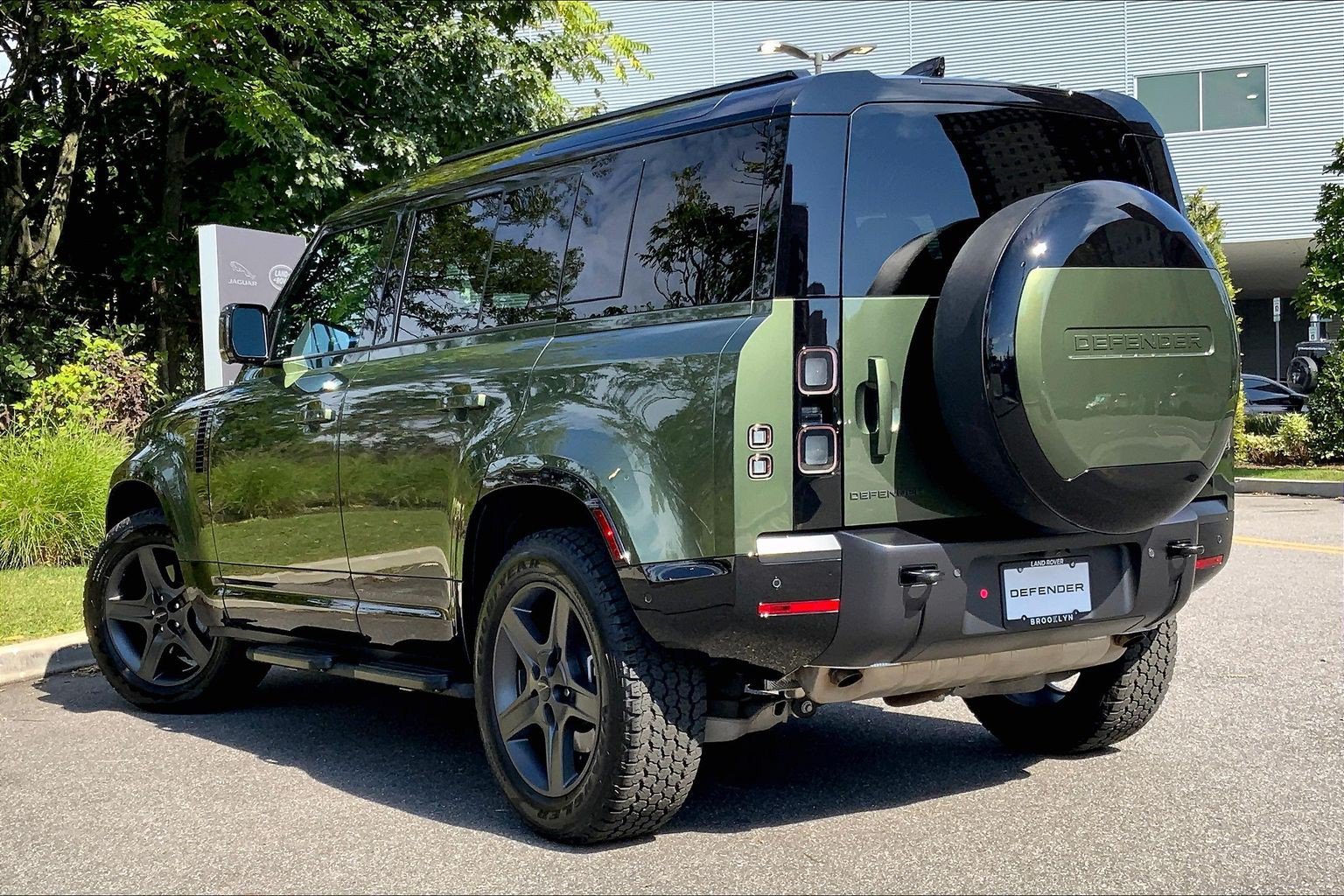Certified 2026 Land Rover Defender 110 X-Dynamic SE AWD/4WD image 11