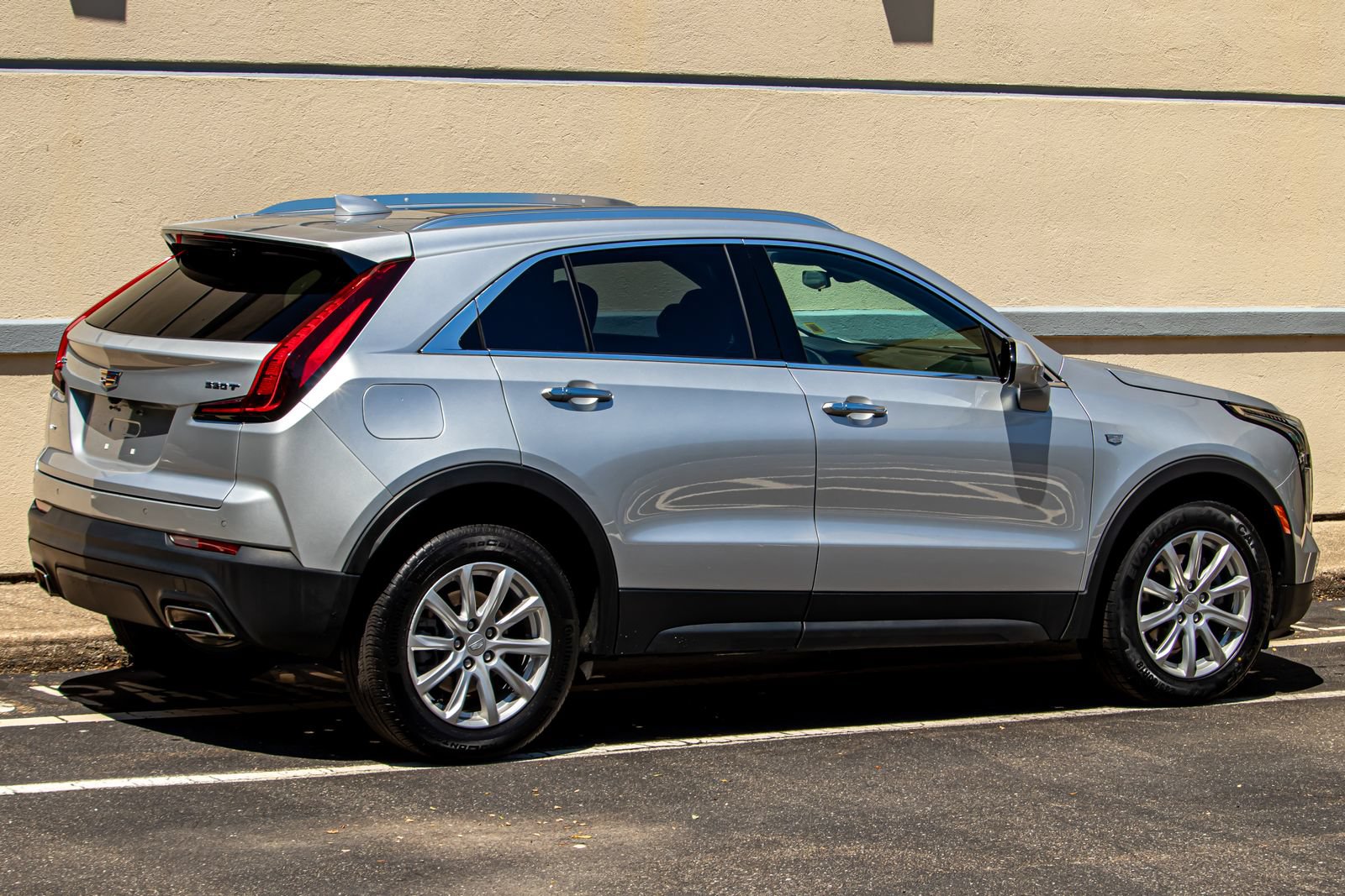 Used 2021 Cadillac XT4 Luxury w/ Cold Weather Package AWD/4WD image 10