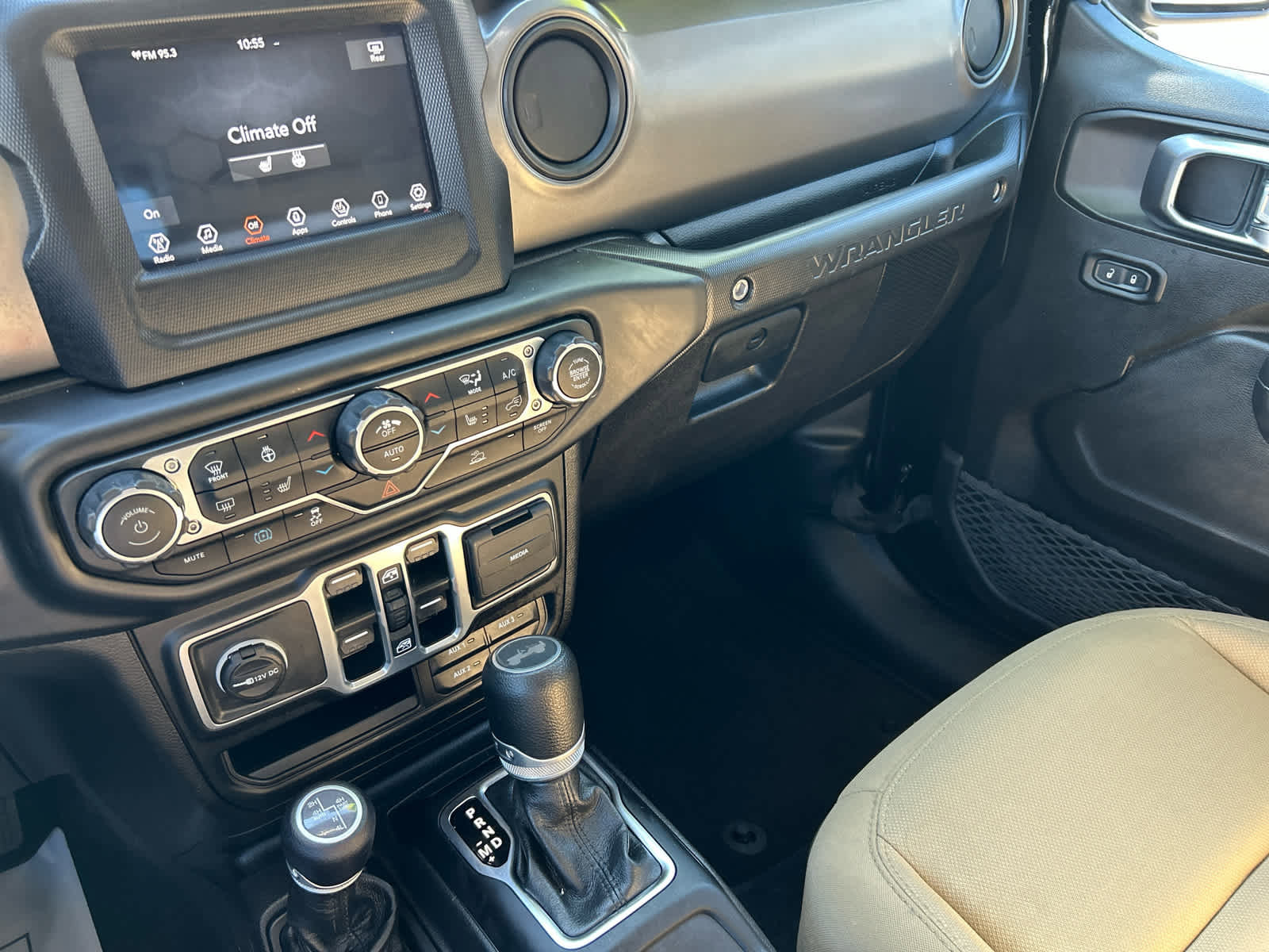 Used 2023 Jeep Wrangler Unlimited w/ Cold Weather Group image 32