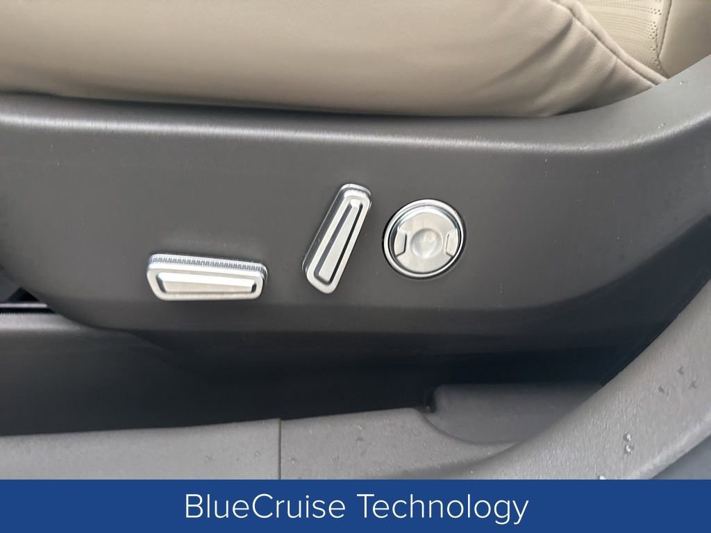 Used 2024 Lincoln Nautilus Reserve w/ Equipment Group 202A image 10