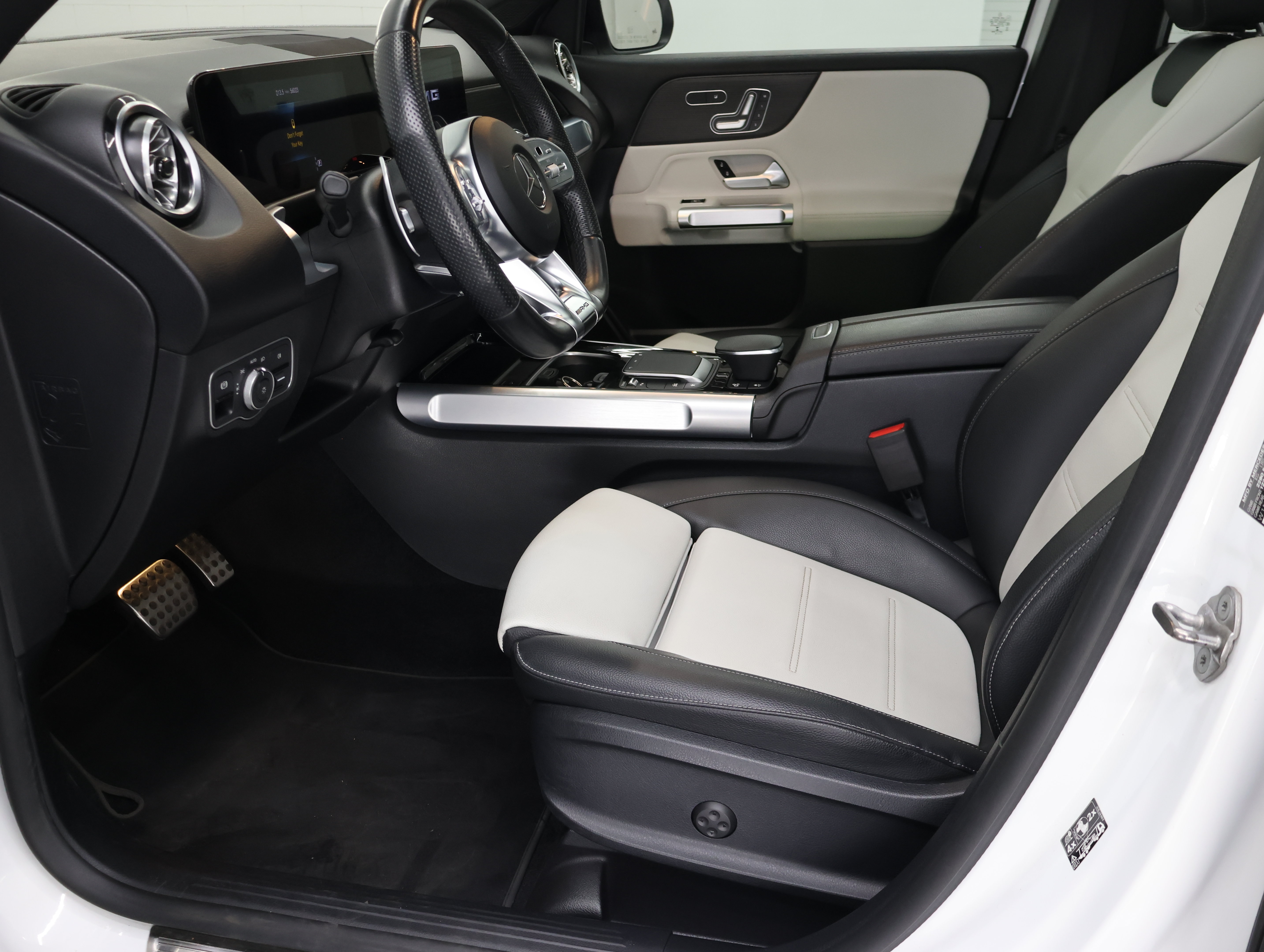 Used 2022 Mercedes-Benz GLB 35 AMG 4MATIC image 8