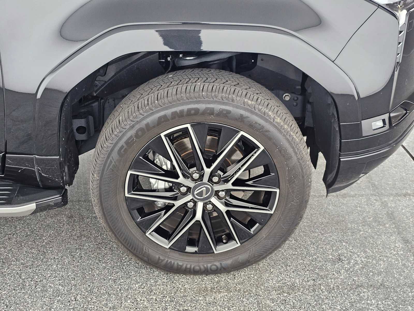 Used 2024 Lexus GX 550 w/ Accessory Package (Z1) image 9