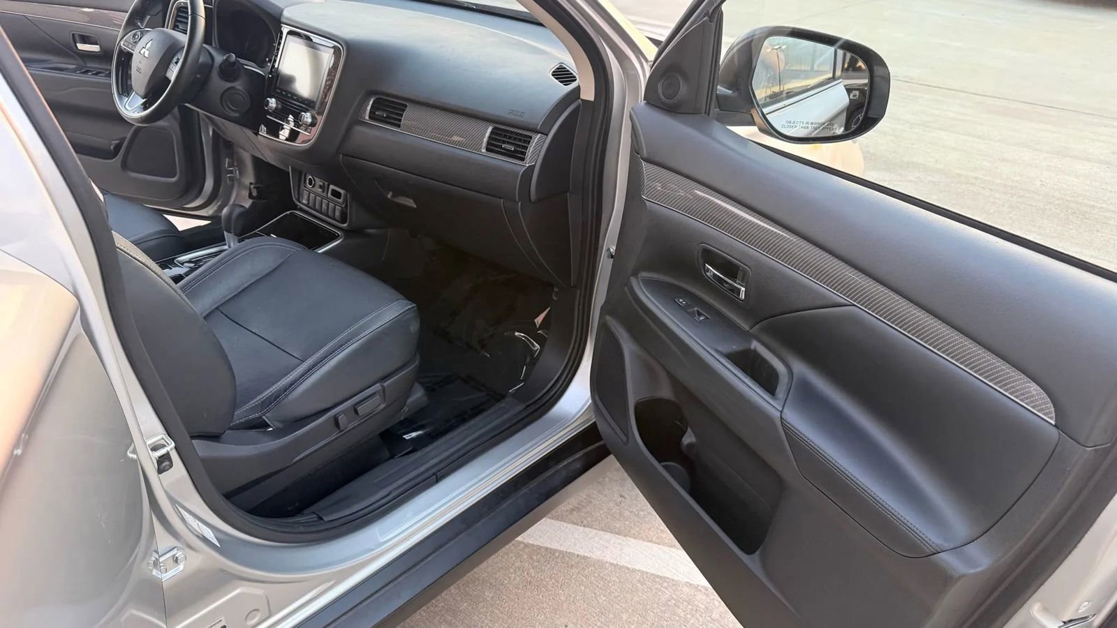 Used 2020 Mitsubishi Outlander SE image 23