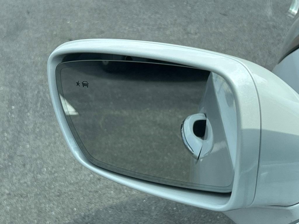 Used 2020 Buick Enclave Essence w/ Sport Touring Edition image 15