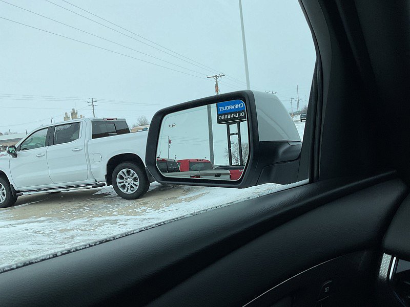 Used 2023 Chevrolet Traverse Premier image 33