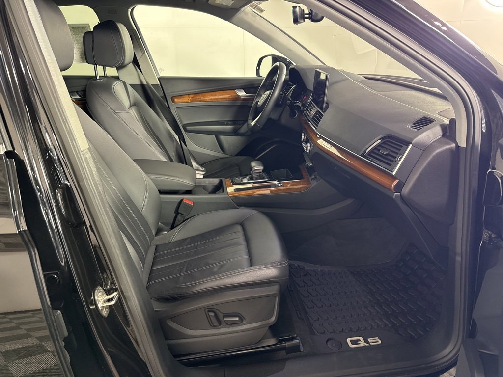 Used 2023 Audi Q5 2.0T Premium w/ Convenience Package image 16