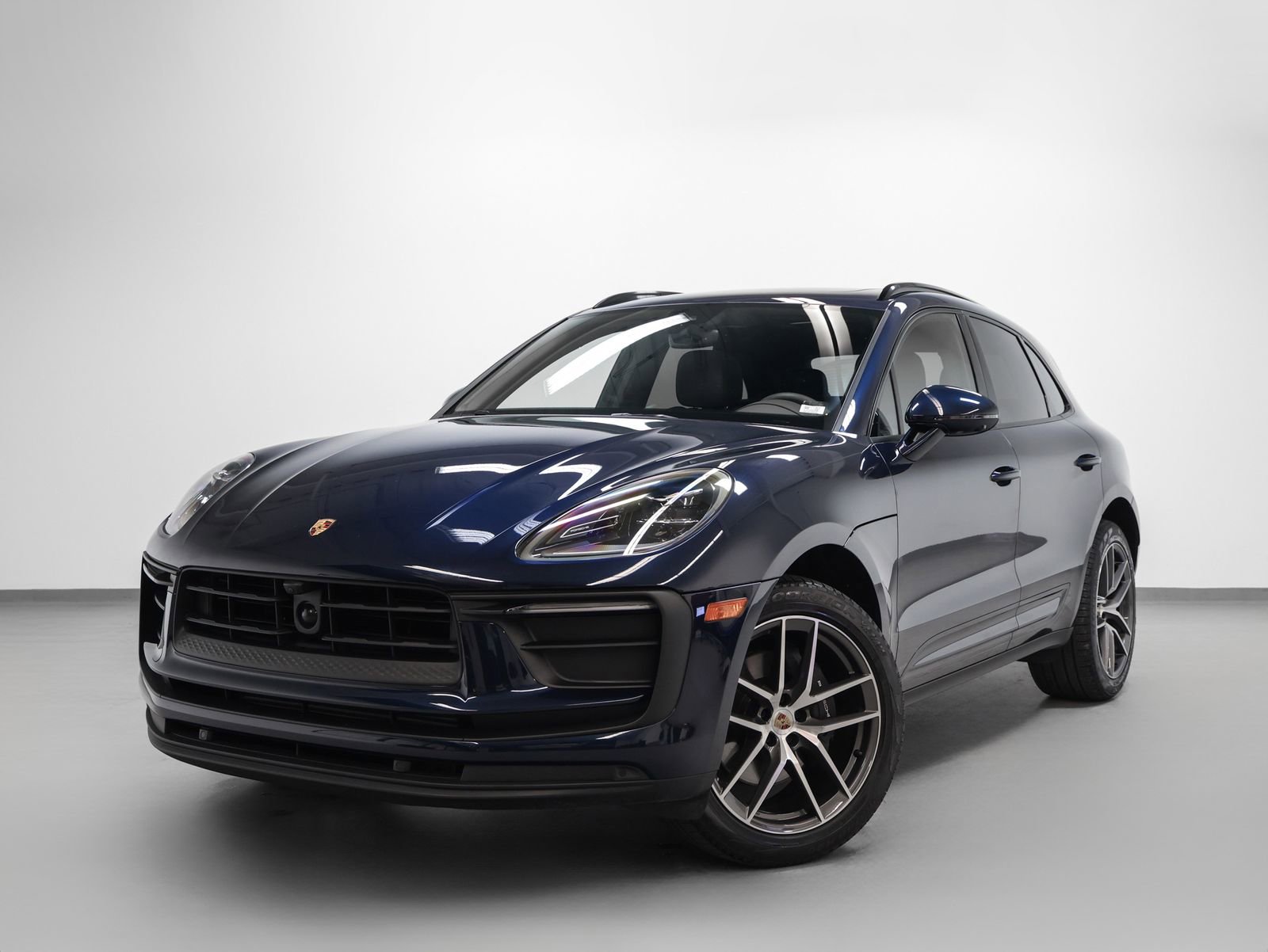 Certified 2023 Porsche Macan AWD/4WD image 6