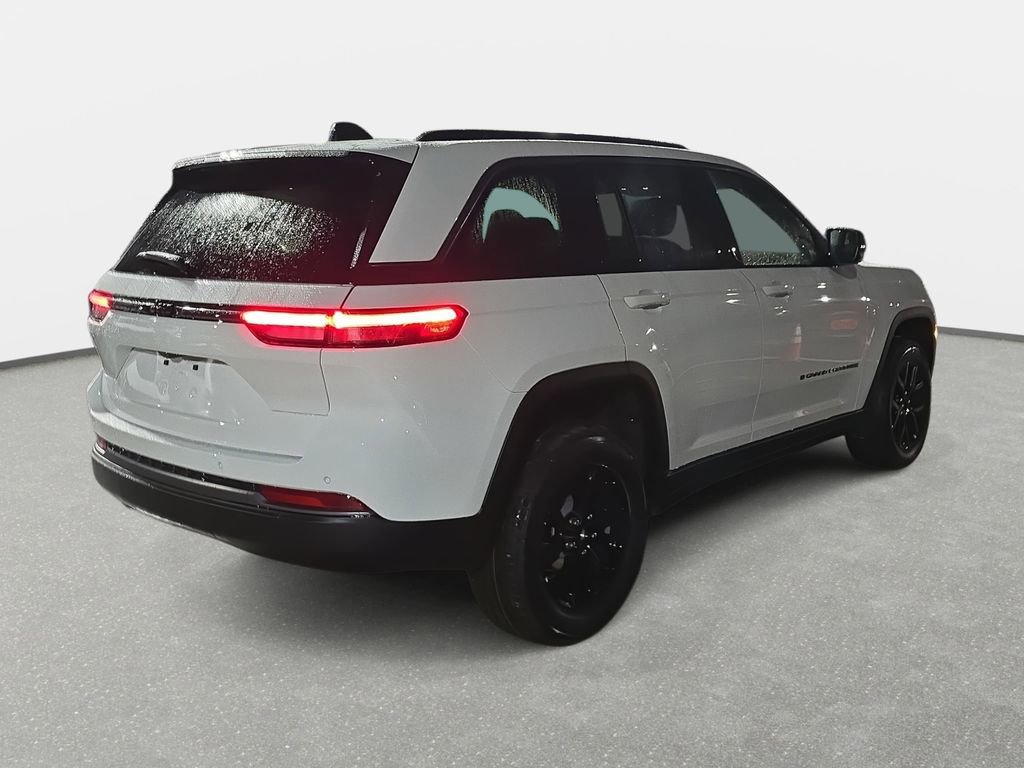 New 2026 Jeep Grand Cherokee Altitude image 5
