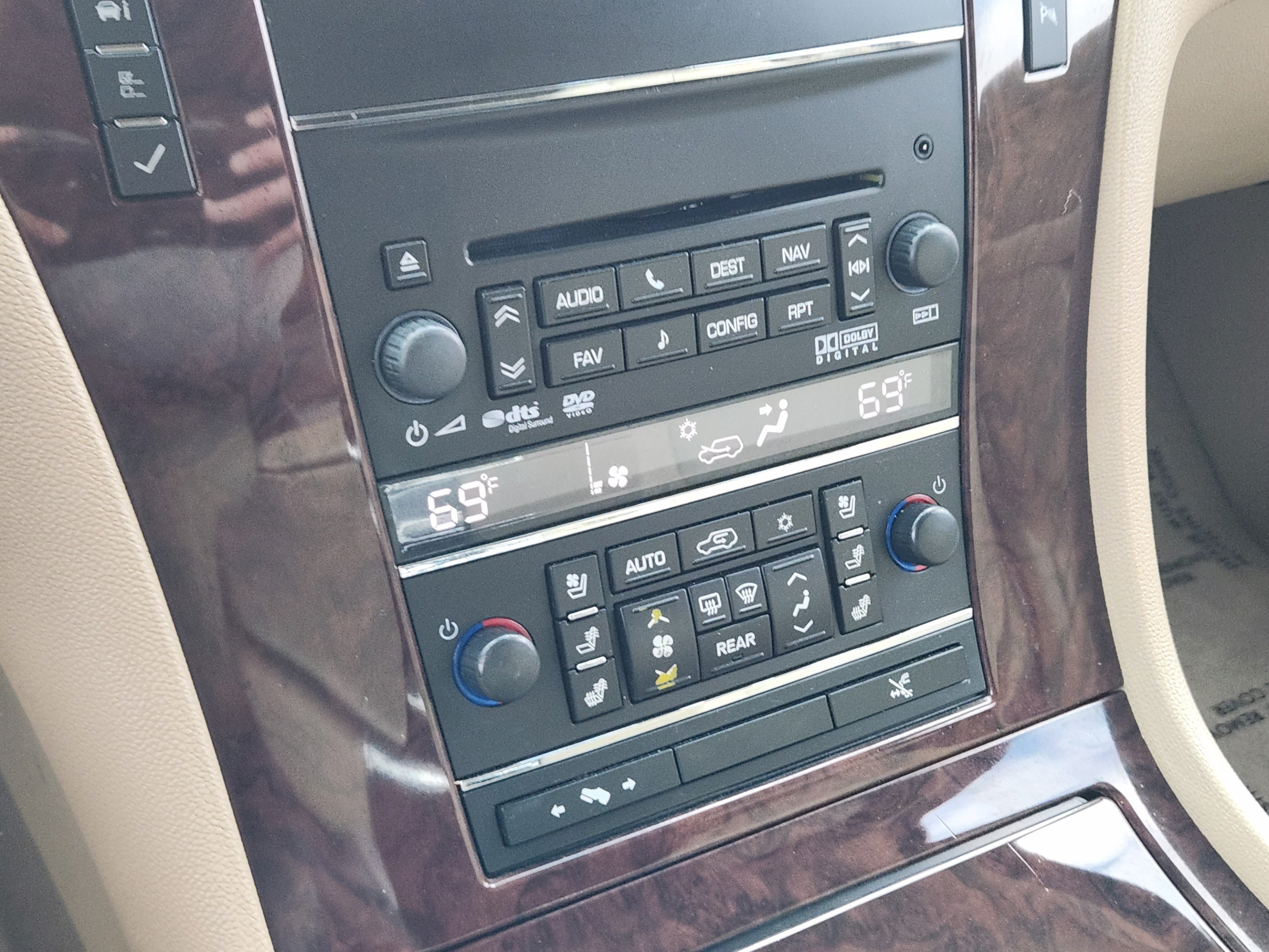 Used 2014 Cadillac Escalade Premium AWD/4WD image 12
