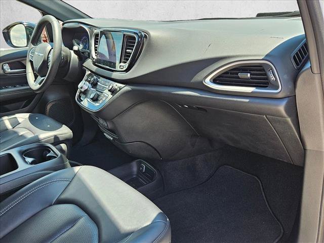 Used 2025 Chrysler Pacifica Select FWD image 20