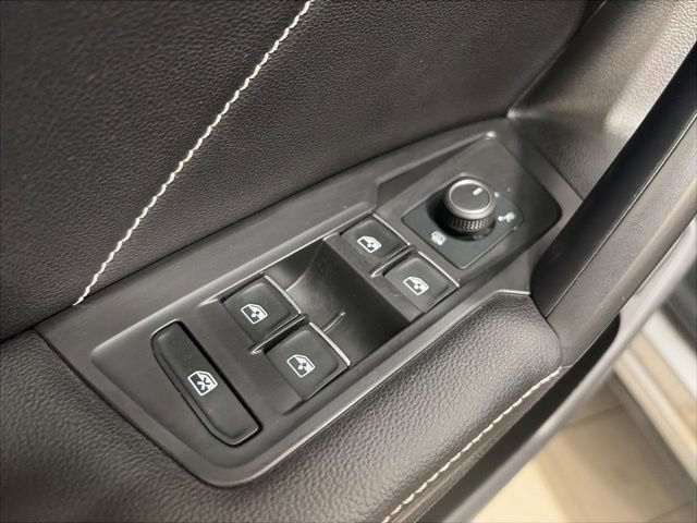 Used 2022 Volkswagen Tiguan SE AWD/4WD image 19