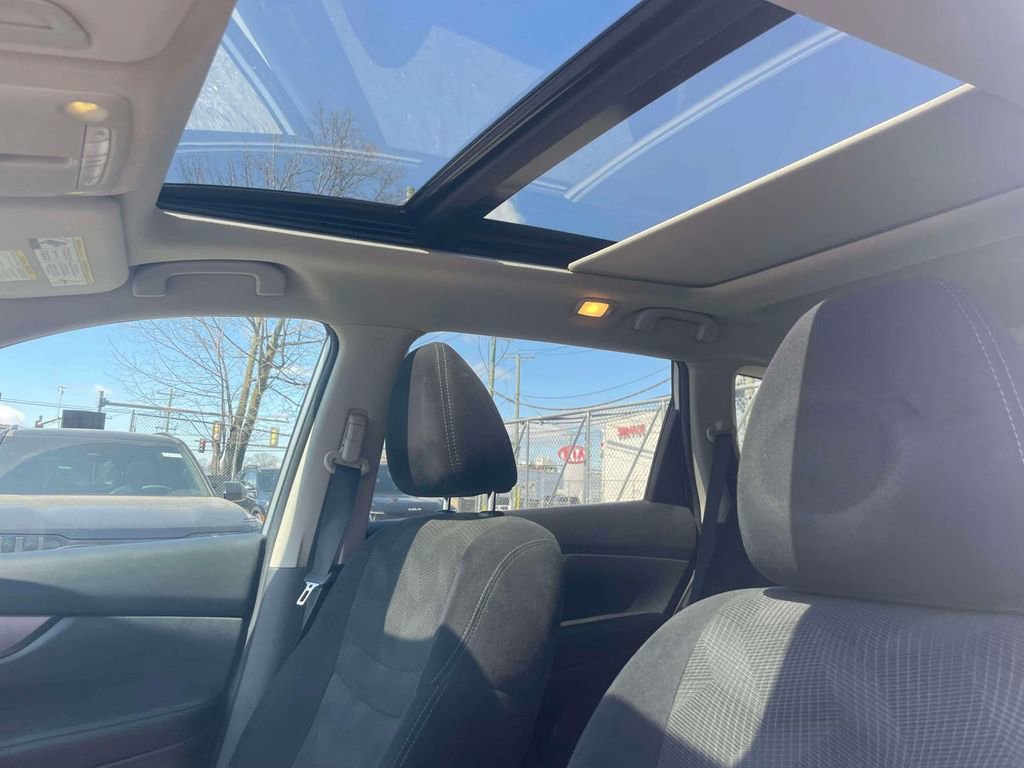 Used 2015 Nissan Rogue SV w/ SV Moonroof Package image 20