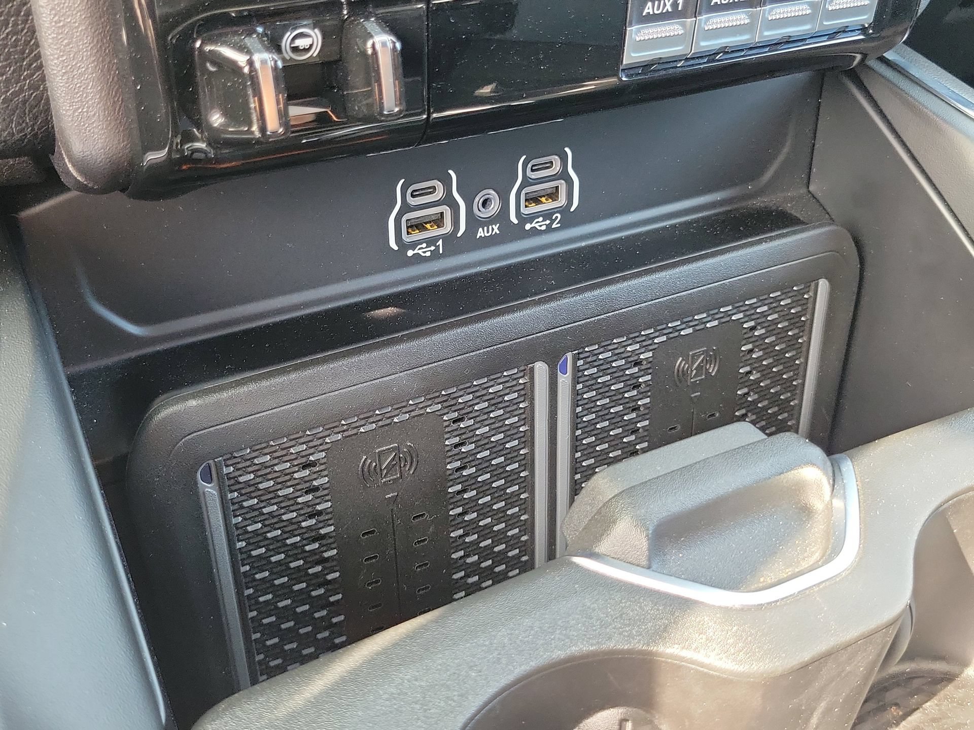 Used 2025 RAM 2500 Laramie AWD/4WD image 14