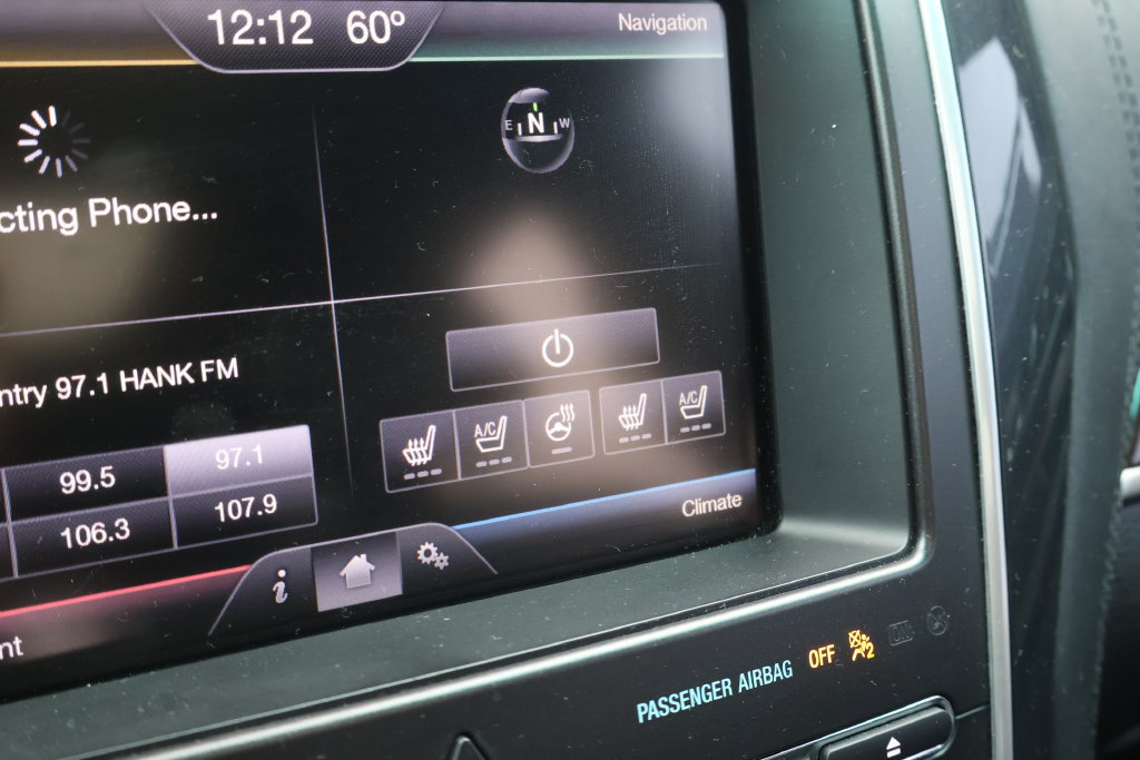 Used 2016 Ford Explorer Platinum AWD/4WD image 23