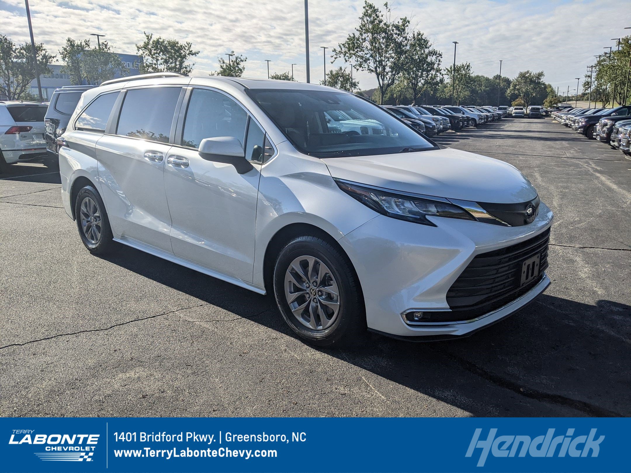 Used 2022 Toyota Sienna XLE