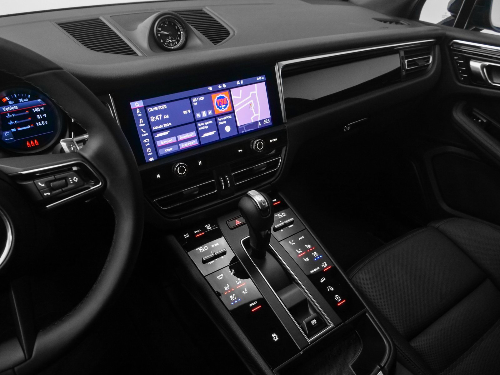 Certified 2025 Porsche Macan image 31