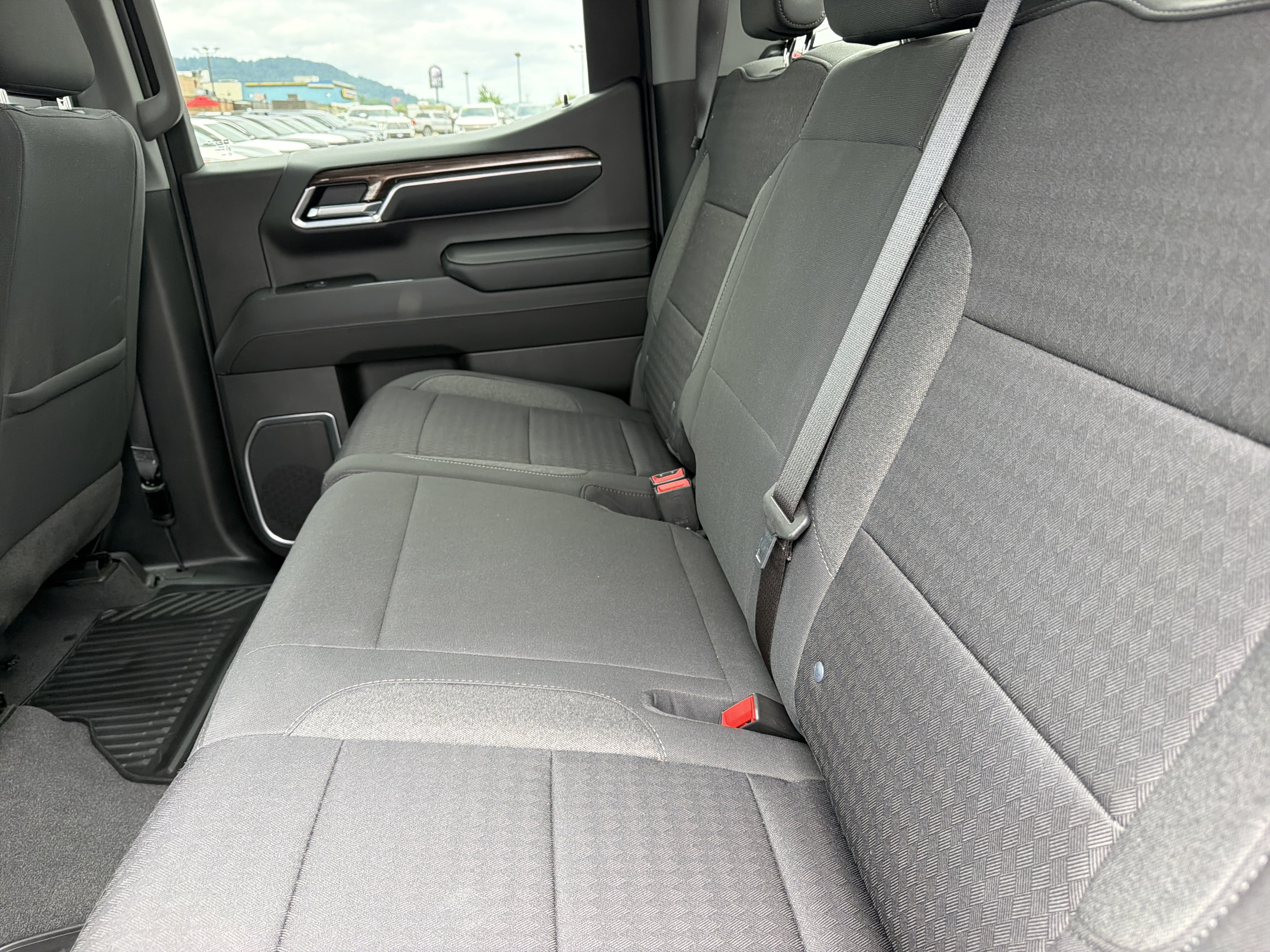 Used 2023 Chevrolet Silverado 1500 LT AWD/4WD image 15