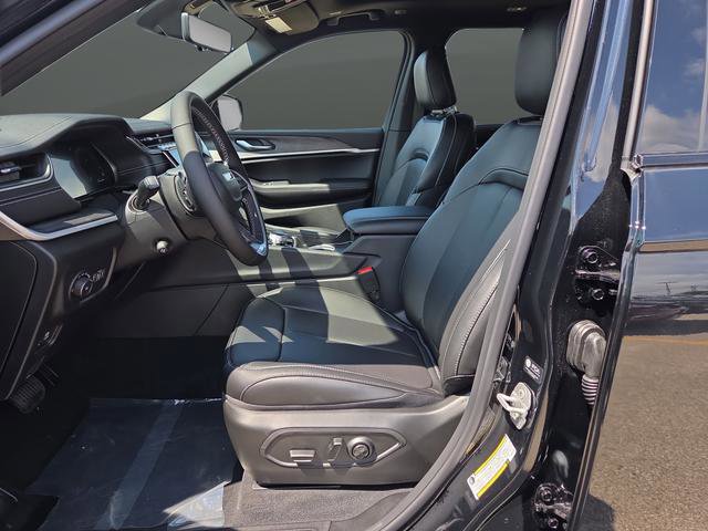 New 2025 Jeep Grand Cherokee Limited w/ Luxury Tech Group II image 4