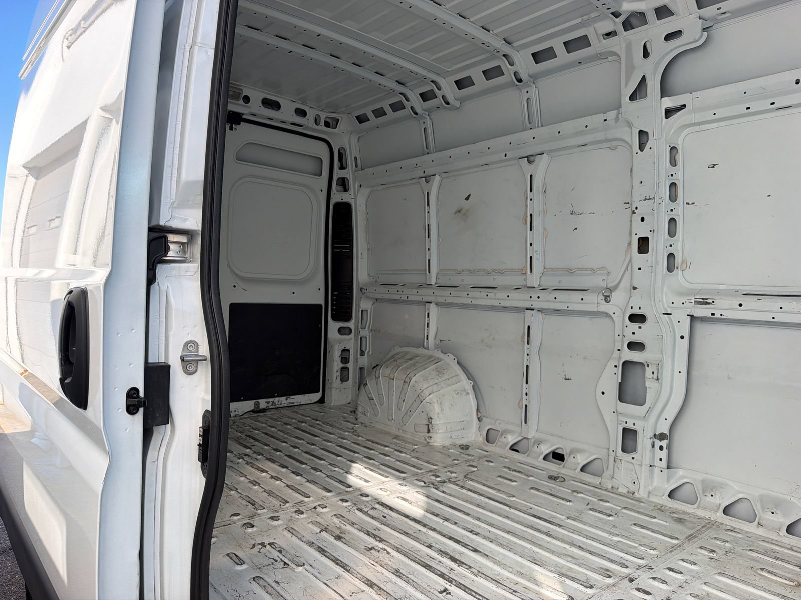 Used 2023 RAM ProMaster 2500 FWD image 11