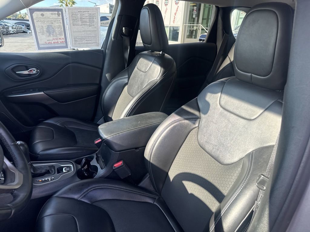 Used 2019 Jeep Cherokee Latitude Plus image 14